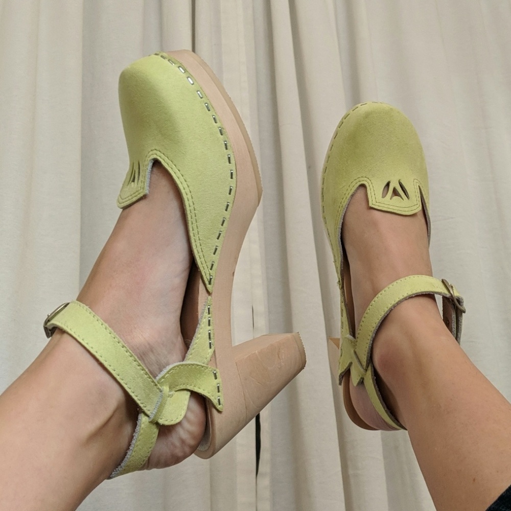 ‼️ LAST CHANCE ‼️Green Maguba clog heels w straps
